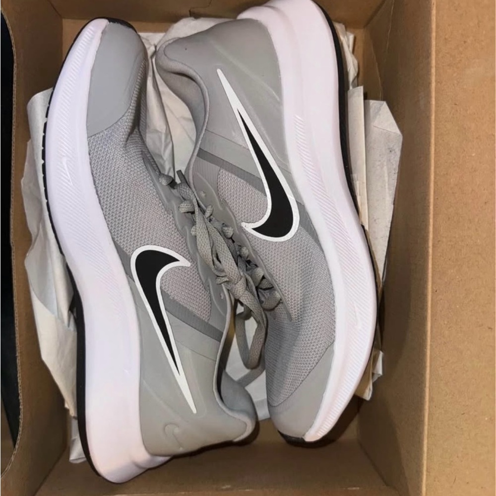 Nike Athletic Shoes in Gray and White